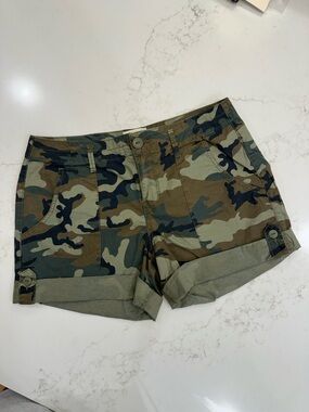 Sanctuary Green Camo Roll-Cuff Shorts